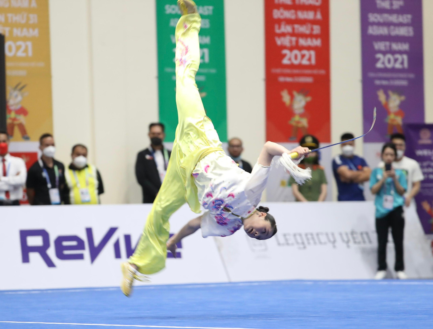 Trước đó, Thuý Vi từng giành 4 HCV ở 3 kỳ SEA Games liên tiếp trong các năm 2013, 2015, 2017 ở nội dung sở trường kiếm thuật và thương thuật.