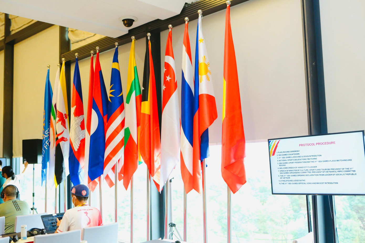 Trung tâm Báo chí SEA Games 31 có thể phục vụ 200 phóng viên tác nghiệp trong cùng thời điểm. Ban tổ chức SEA Games 31 đã bố trí 40 chiếc máy tính xách tay cấu hình cao.