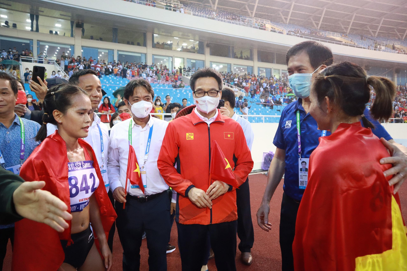 Tại SEA Games 30 diễn ra ở Philippines, Nguyễn Thị Oanh đã xuất sắc giành cả 3 HCV 1.500m, 5.000m và 3.000m vượt chướng ngại vật nữ, thậm chí ở nội dung 3.000m vượt chướng ngại vật, “cô gái không phổi” này còn phá kỷ lục SEA Games.