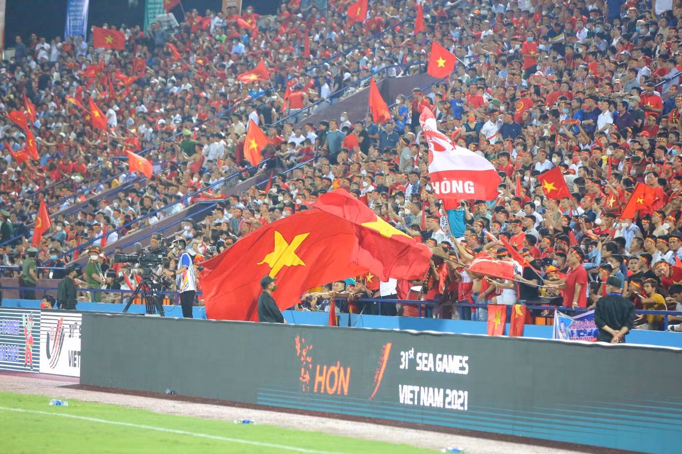 ...tạo nên bầu không khí náo nhiệt.