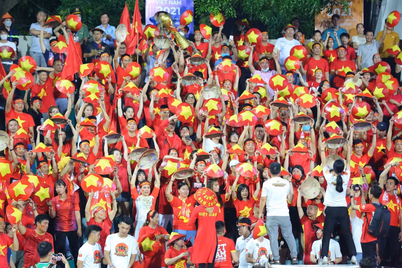 Chiến thắng này càng ý nghĩa hơn khi diễn ra đúng vào ngày kỷ niệm 132 năm ngày sinh Chủ tịch Hồ Chí Minh vĩ đại.