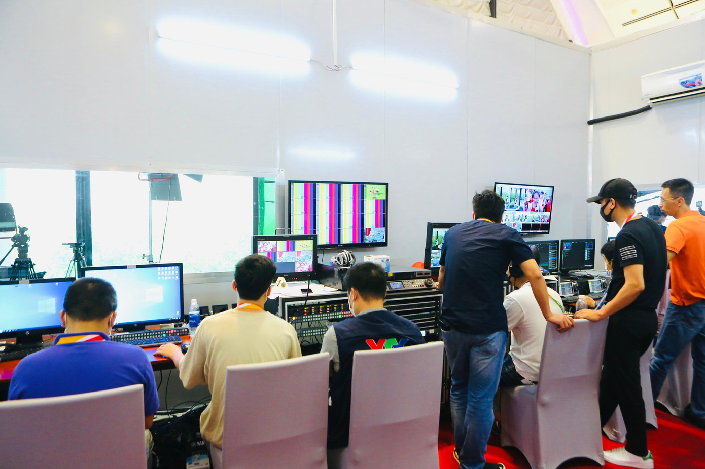 Bên cạnh khu vực dành riêng cho Đài Truyền hình quốc gia, trung tâm IBC cũng là nơi một số hãng truyền hình lớn của nước bạn như Astro Malaysia, Cignal TV Phillipines, TVRI (Indonesia) đặt trụ sở.