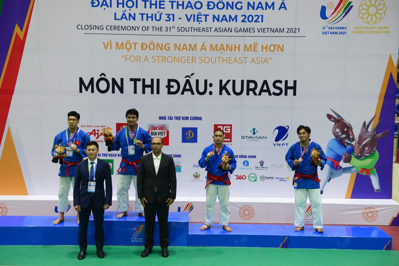 Bùi Minh Quân bảo vệ thành công tấm HCV Kurash hạng cân dưới 81kg. HCB thuộc về một VĐV Việt Nam khác là Trần Thanh Hiển. Đây là tấm HCV thứ 3 của đoàn thể thao Việt Nam tại SEA Games 31.