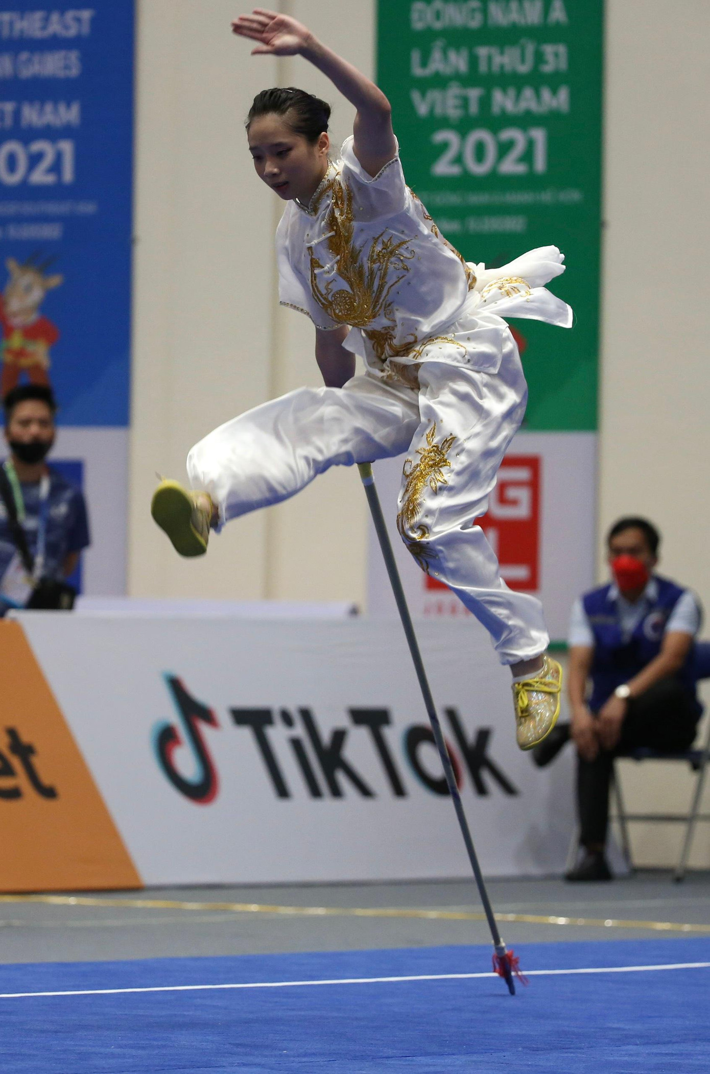 Với kết quả này, Thúy Vi đã giành HCV thứ 2 tại SEA Games 31. Trong ngày thi đấu hôm qua, cô cũng chiến thắng ở nội dung kiếm thuật nữ.