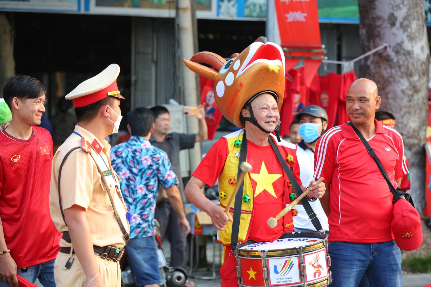 Phú Thọ rộn ràng đón trận đại chiến U23 Việt Nam gặp U23 Indonesia ảnh 14 Phú Thọ rộn ràng đón trận đại chiến U23 Việt Nam gặp U23 Indonesia ảnh 14