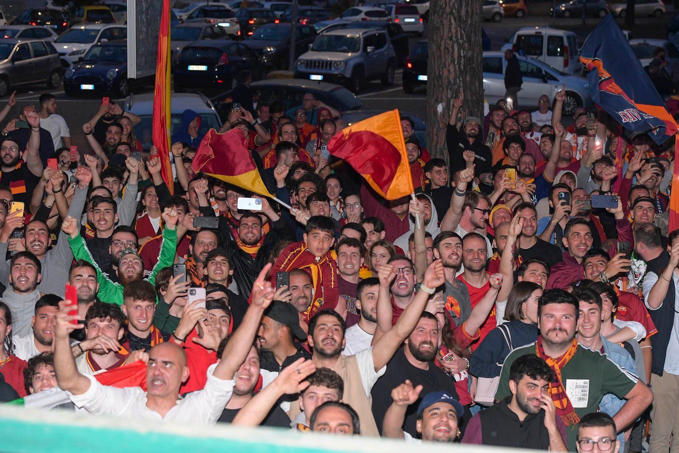 Các màn ăn mừng diễn ra từ sân vận động, đến khắp các tuyến đường phố của thủ đô nước Italia.