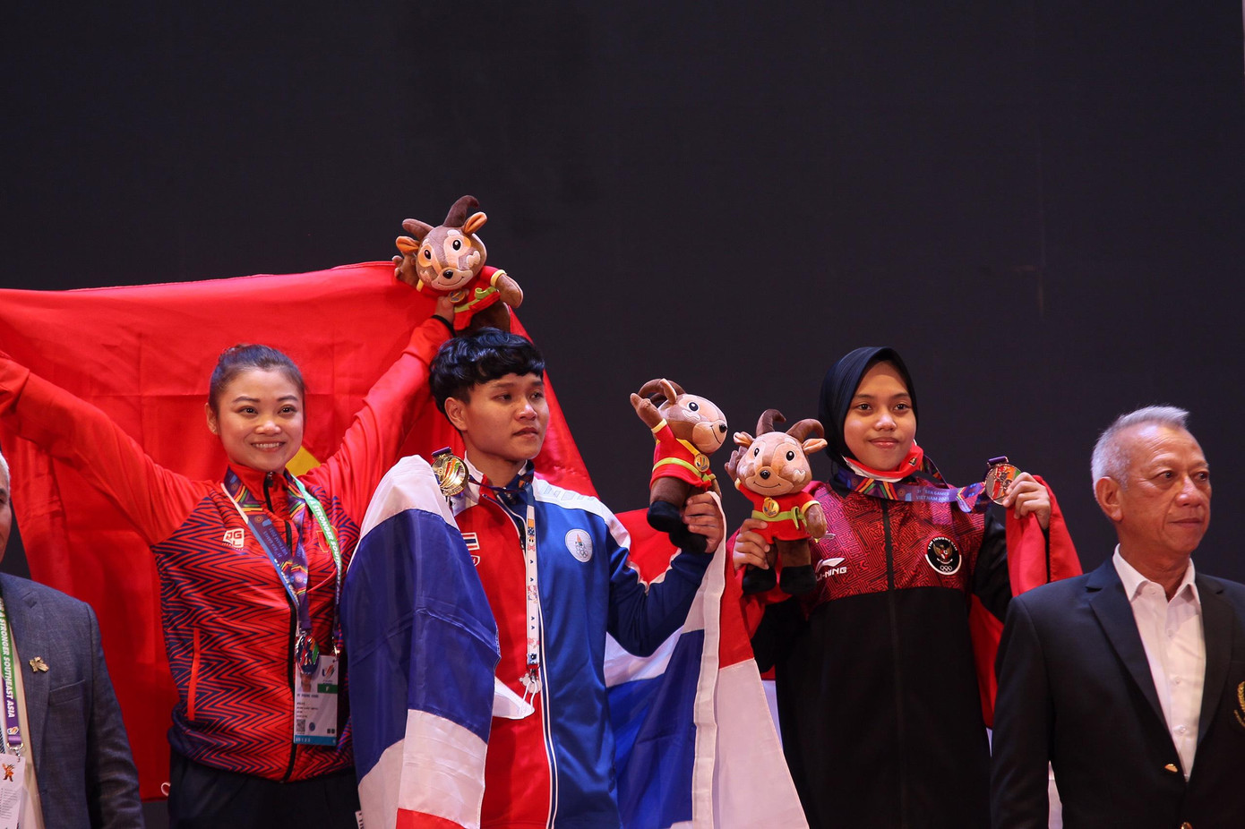 Trực tiếp SEA Games 31 ngày 19/5: Kình ngư Huy Hoàng giành HCV thứ 5 tại SEA Games ảnh 10