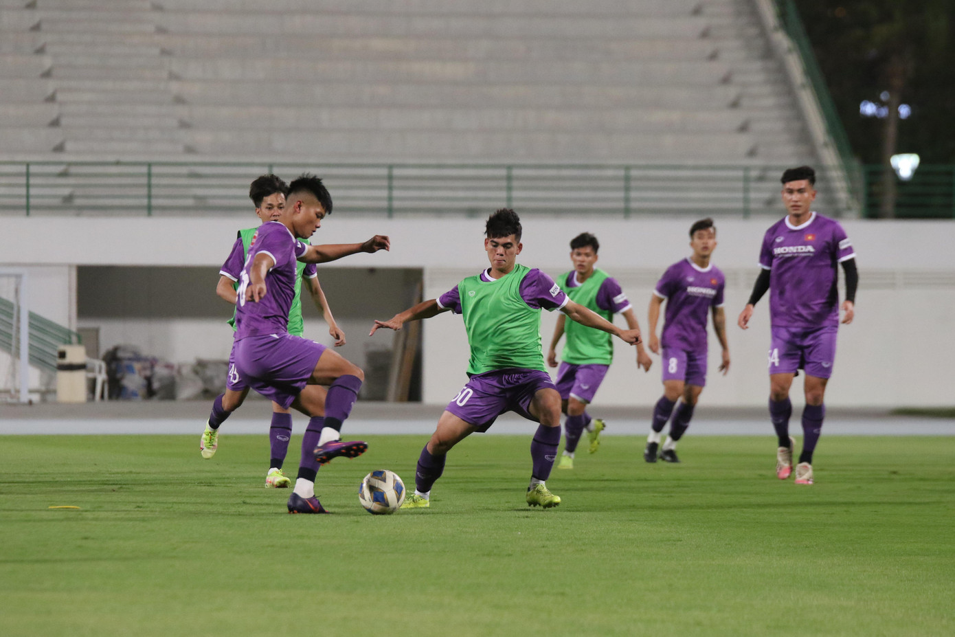 Do lực lượng của ĐT U23 Việt Nam có một nửa quân số là các cầu thủ vừa thi đấu tại SEA Games 31 nên HLV Gong Oh-kyun đã chia buổi tập làm 2 phần.