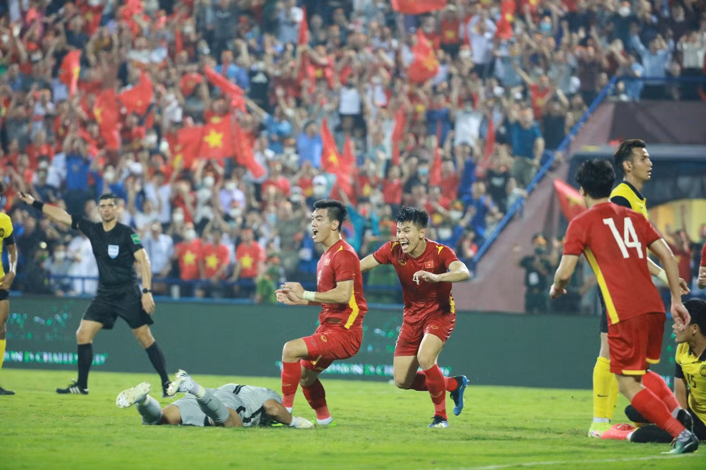 Sau nhiều tình huống phung phí cơ hội, chân sút chủ lực của U23 Việt Nam cũng trút bỏ áp lực ghi bàn.