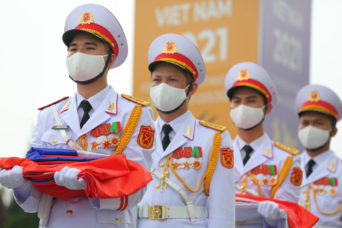 "Ngày hôm nay, Ban tổ chức SEA Games 31 rất vui mừng được đón tiếp quý vị tại thủ đô Hà Nội- trái tim của Việt Nam. Mặc dù khó khăn, thách thức còn nhiều nhưng với sự quyết tâm của Chính Phủ, sự cổ vũ mạnh mẽ của nhân dân Việt Nam và đặc biệt là sự ủng hộ nhiệt tình của 11 Quốc gia Đông Nam Á, chúng tôi càng có thêm niềm tin, quyết tâm để tổ chức một kỳ SEA Games thành công và an toàn cho tất cả những người tham dự Đại hội", Thứ trưởng Hoàng Đạo Cương nhấn mạnh.