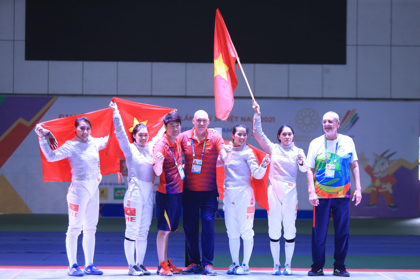 Trực tiếp SEA Games 31 ngày 18/5: Giành 21 HCV, Đoàn TTVN 'cô độc' trên đỉnh bảng ảnh 22
