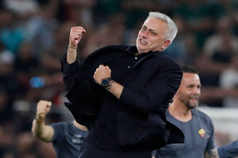 &quot;50 sắc thái&quot; của HLV Mourinho. Dù không còn tự nhận mình là &quot;Người đặc biệt&quot;, nhưng ông vẫn luôn đặc biệt khi mang đến cho người hâm mộ những trạng thái giàu cảm xúc nhất.