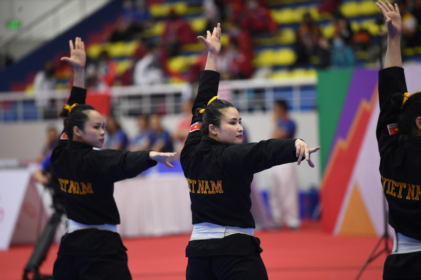 Dù vậy, cả ba đã vượt qua sức ép để hoàn thành xuất sắc bài thi của mình, với những động tác 'đều tăm tắp', nhanh, mạnh và dứt khoát.