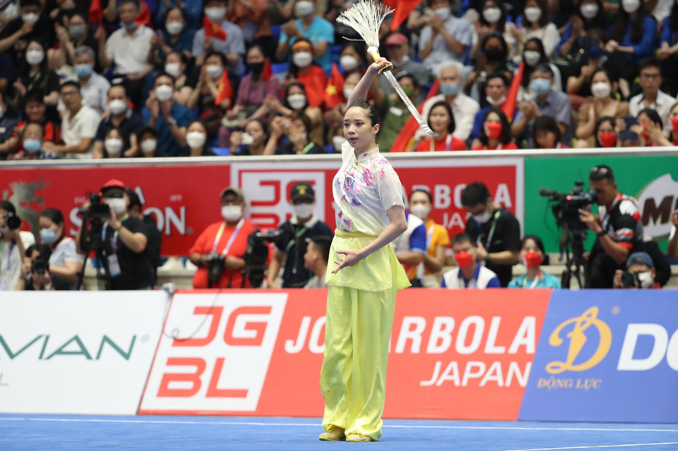 Thuý Vi cũng đã tự tặng món quà sinh nhật đầy ý nghĩa cho mình khi cô vừa bước qua tuổi 29 hôm 11/5.