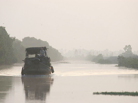 Chuyến thuyền cứ trôi mãi cho đến khi gặp Sương