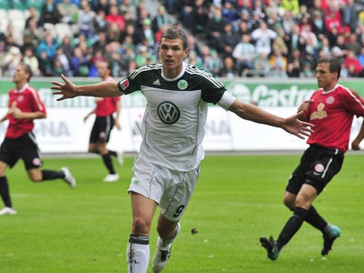 Dzeko chính thức là người của Man City