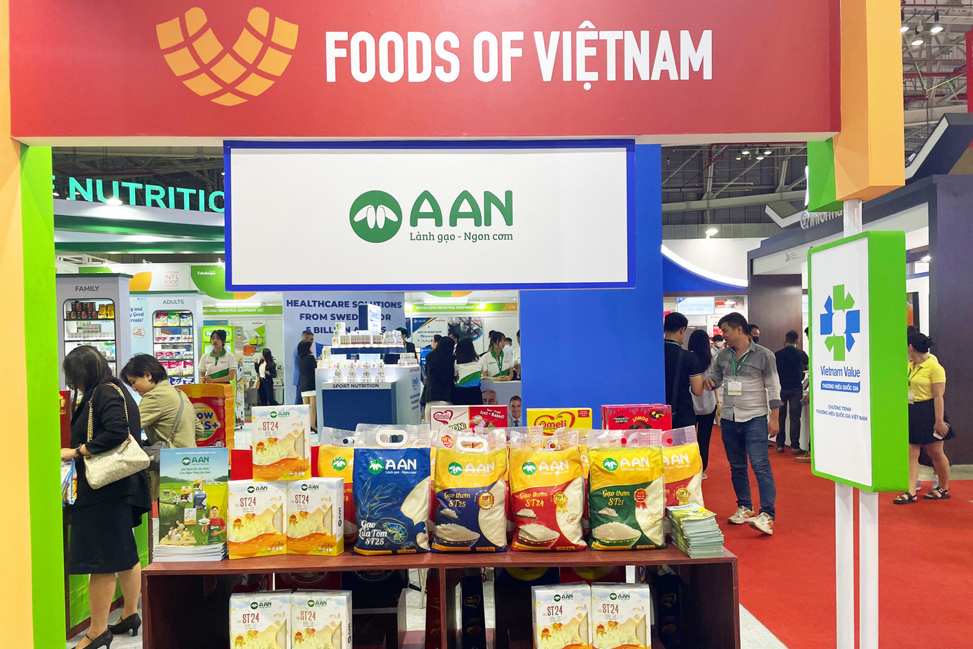 Tăng tính cạnh tranh ở thị trường xuất khẩu nhờ gạo chất lượng cao. Tăng tính cạnh tranh ở thị trường xuất khẩu nhờ gạo chất lượng cao.