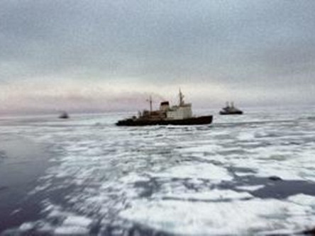 Tàu phá băng nguyên tử “Lenin” trên con đường biển phương bắc. Ảnh: russianlook. Tàu phá băng nguyên tử “Lenin” trên con đường biển phương bắc. Ảnh: russianlook