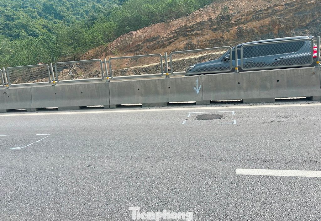 Hiện tượng này xuất hiện trên cả hai chiều đường của cao tốc Hiện tượng này xuất hiện trên cả hai chiều đường của cao tốc