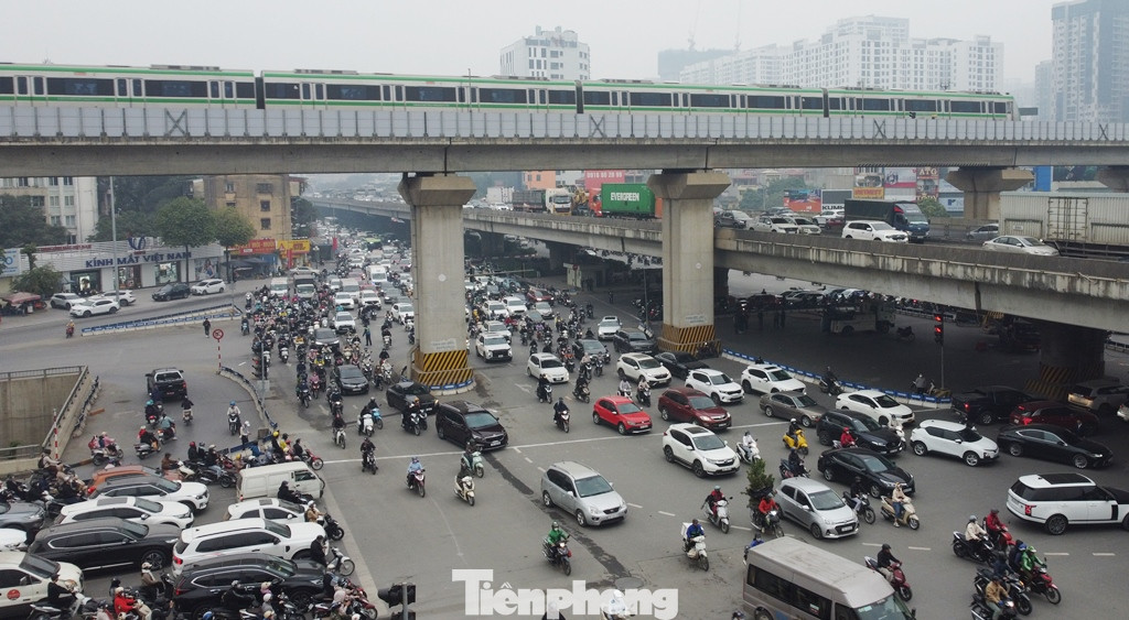 Nút giao Thanh Xuân đang được tổ chức lại giao thông với mục tiêu giảm ùn tắc. Ảnh: A.Trọng Nút giao Thanh Xuân đang được tổ chức lại giao thông với mục tiêu giảm ùn tắc. Ảnh: A.Trọng