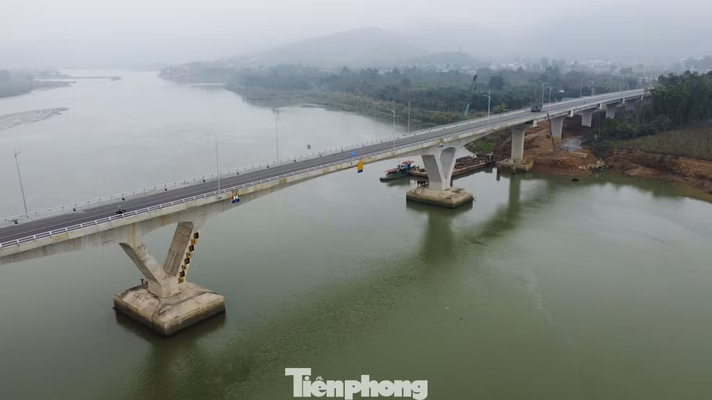 Cầu có mục tiêu đầu tư dự án nhằm kết nối giao thông giữa Quốc lộ 1A, Quốc lộ 45 với đường cao tốc Bắc - Nam đi qua địa bàn tỉnh Thanh Hóa, nhất là các huyện Hoằng Hóa, Hậu Lộc, Nga Sơn với đường cao tốc Bắc - Nam.