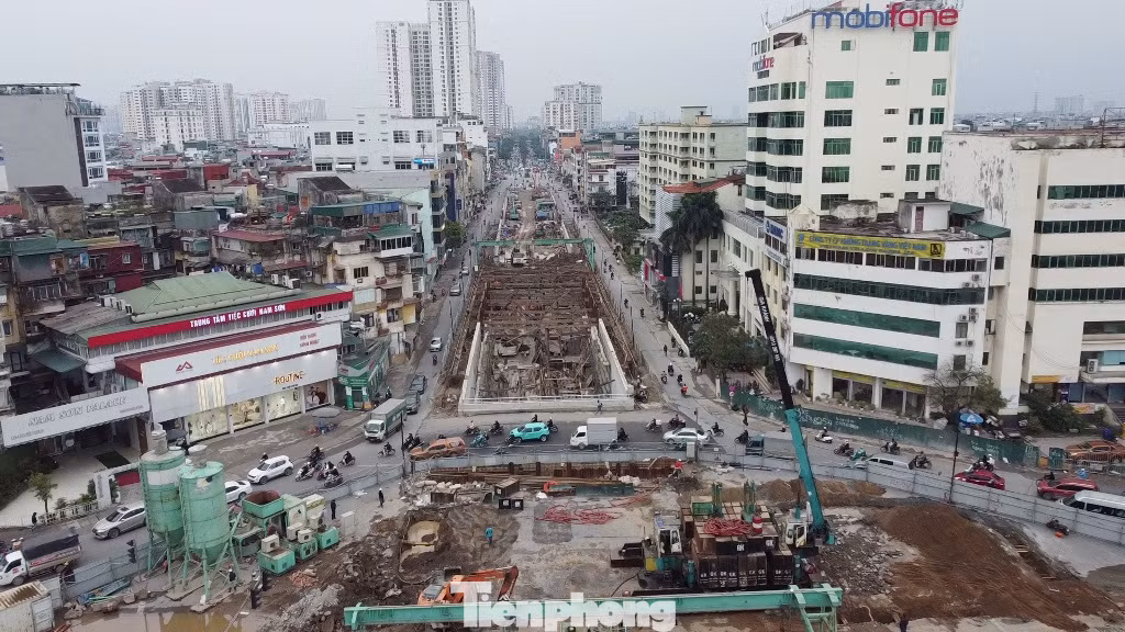 Đến nay dự án thi công được 2/4 đốt hầm đi ngầm qua nút, riêng hai đốt hầm trung tâm là H3, H4 đã bắt đầu thi công.