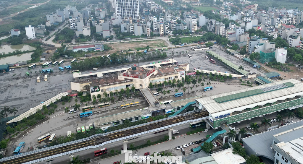 Bến xe có diện tích được quy hoạch là hơn 7ha, công suất xe xuất bến hơn 1.000 lượt xe/ngày - ở thời điểm hiện tại, bến xe Yên Nghĩa đang là bến xe lớn nhất Hà Nội và miền Bắc.