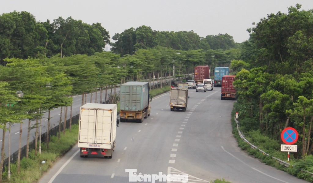 Với đoạn qua Hà Nội giao thông thường xuyên ùn tắc tại các đoạn giao với đường vào sân bay Nội Bài, cao tốc Hà Nội - Thái Nguyên, cao tốc Nội Bài - Lào Cai, cao tốc Hà Nội - Bắc Giang...