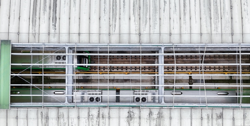 Nhưng sau nhiều tháng, sự việc trên vẫn chưa được các đơn vị có trách nhiệm, trong đó có đơn vị quản lý, vận hành đoàn tàu và nhà ga là Hanoi Metro xử lý. Nhưng sau nhiều tháng, sự việc trên vẫn chưa được các đơn vị có trách nhiệm, trong đó có đơn vị quản lý, vận hành đoàn tàu và nhà ga là Hanoi Metro xử lý.