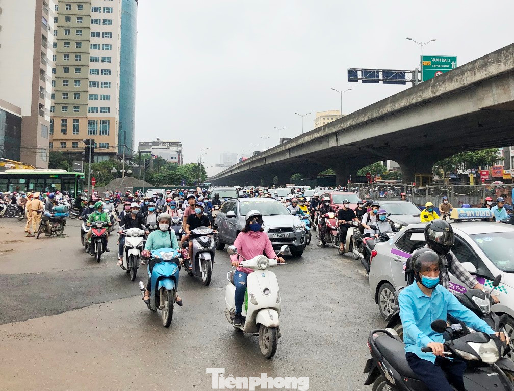 Giao thông tại nút giao Lê Văn Lương - Tố Hữu - Vành đai 3. Giao thông tại nút giao Lê Văn Lương - Tố Hữu - Vành đai 3.