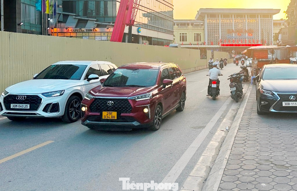 Với đoạn 3, phương án giao thông được tổ chức cho xe ô tô đi 1 chiều (hướng ga Hà Nội - Phan Bội Châu) còn xe máy được phép đi hai chiều.