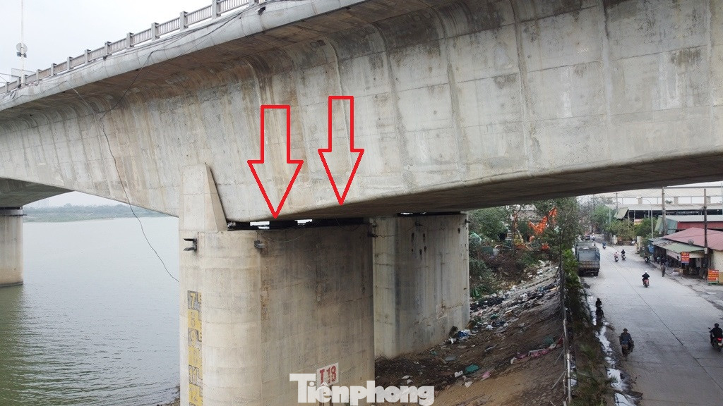 Tuy nhiên với cầu giai đoạn 1, sau gần 20 năm sử dụng, vừa qua đơn vị kiểm định độc lập cho biết các gối cầu trên các nhịp cầu chính vượt sông hoen gỉ, mố cầu tường đỉnh xuất hiện các vết nứt xiên và thẳng đứng
