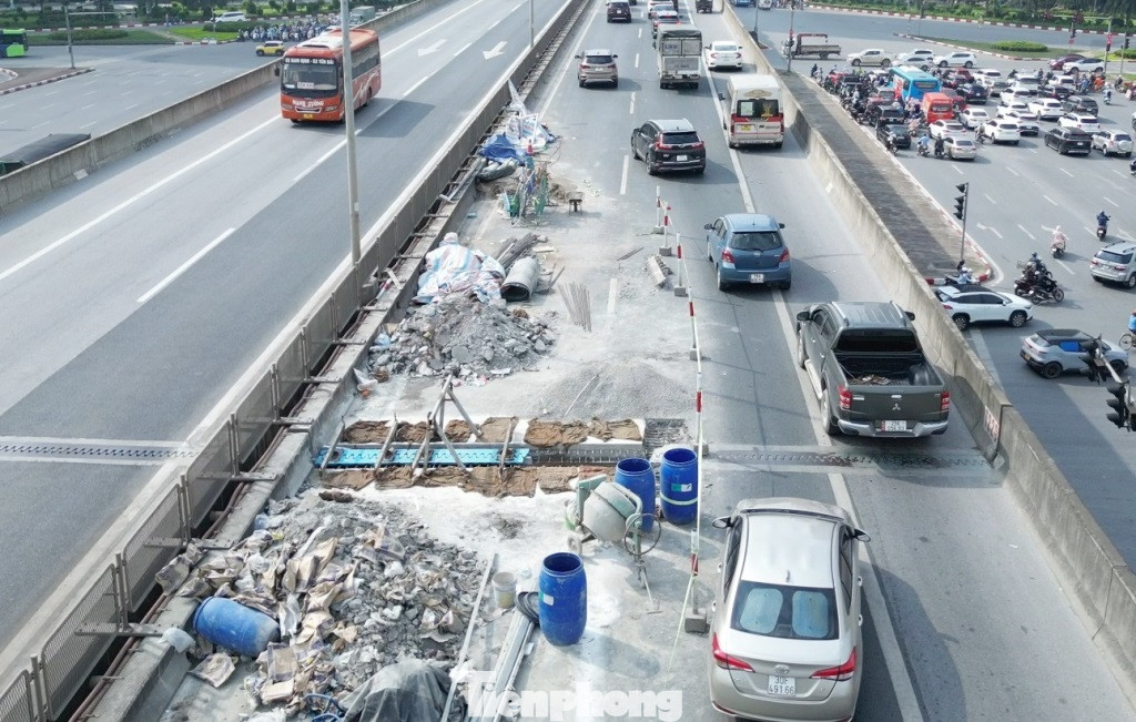 Thời gian để các đơn vị thi công là từ 12/5 đến 1/7/2025, khung giờ được tổ chức cấm xe trên đường Vành đai 3 trên cao để phục vụ thi công là ban ngày cấm 1/2 lòng đường, ban đêm cấm toàn bộ xe lưu thông trong khung giờ từ 22 đến 6h sáng hôm sau. Thời gian để các đơn vị thi công là từ 12/5 đến 1/7/2025, khung giờ được tổ chức cấm xe trên đường Vành đai 3 trên cao để phục vụ thi công là ban ngày cấm 1/2 lòng đường, ban đêm cấm toàn bộ xe lưu thông trong khung giờ từ 22 đến 6h sáng hôm sau.