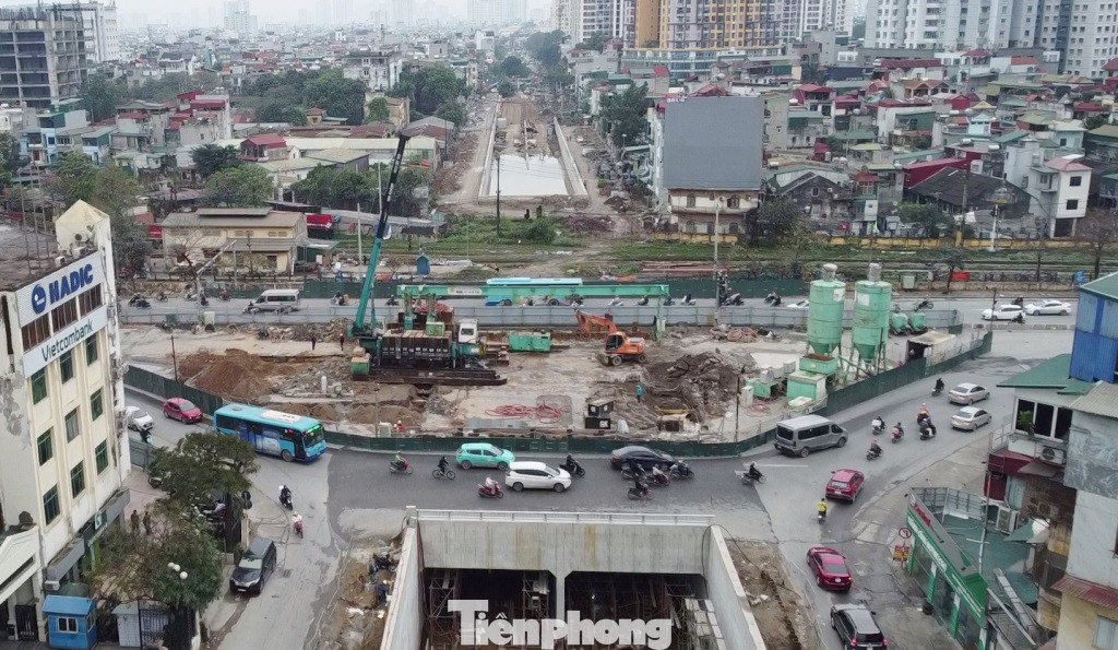 Hiện trạng công trường thi công hầm chui tại nút giao Giải Phóng - Kim Đồng.