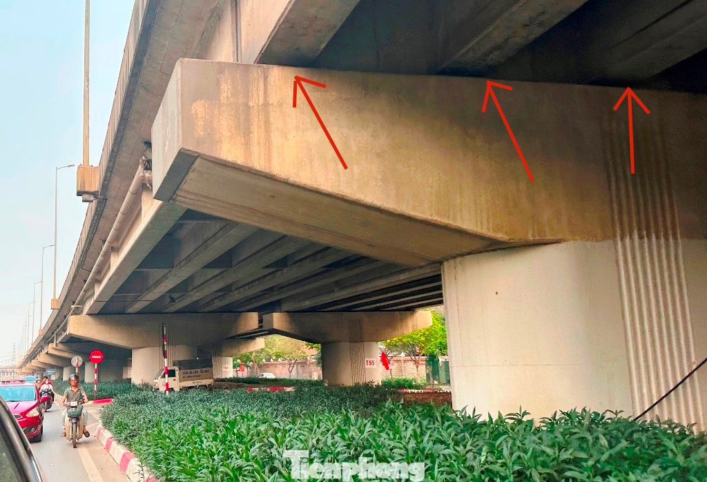 Gối cầu là bộ phận tiếp xúc giữa trụ và dầm cầu đường Vành đai 3 trên cao. Gối cầu có nhiệm vụ giữa đàn hồi, tạo êm thuận trong quá trình nâng đỡ dầm cầu và xe lưu thông bên trên.