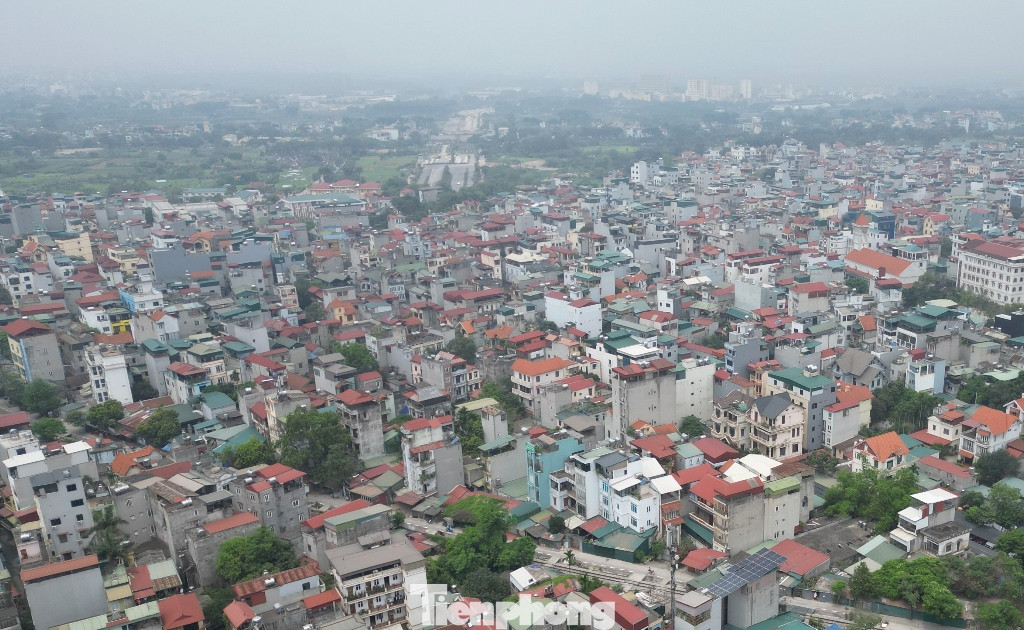 Đoạn 400 mét còn lại và nút giao với đường vành đai 3 vẫn đang còn tồn tại nhà của hàng trăm hộ dân sinh sống tại đây.