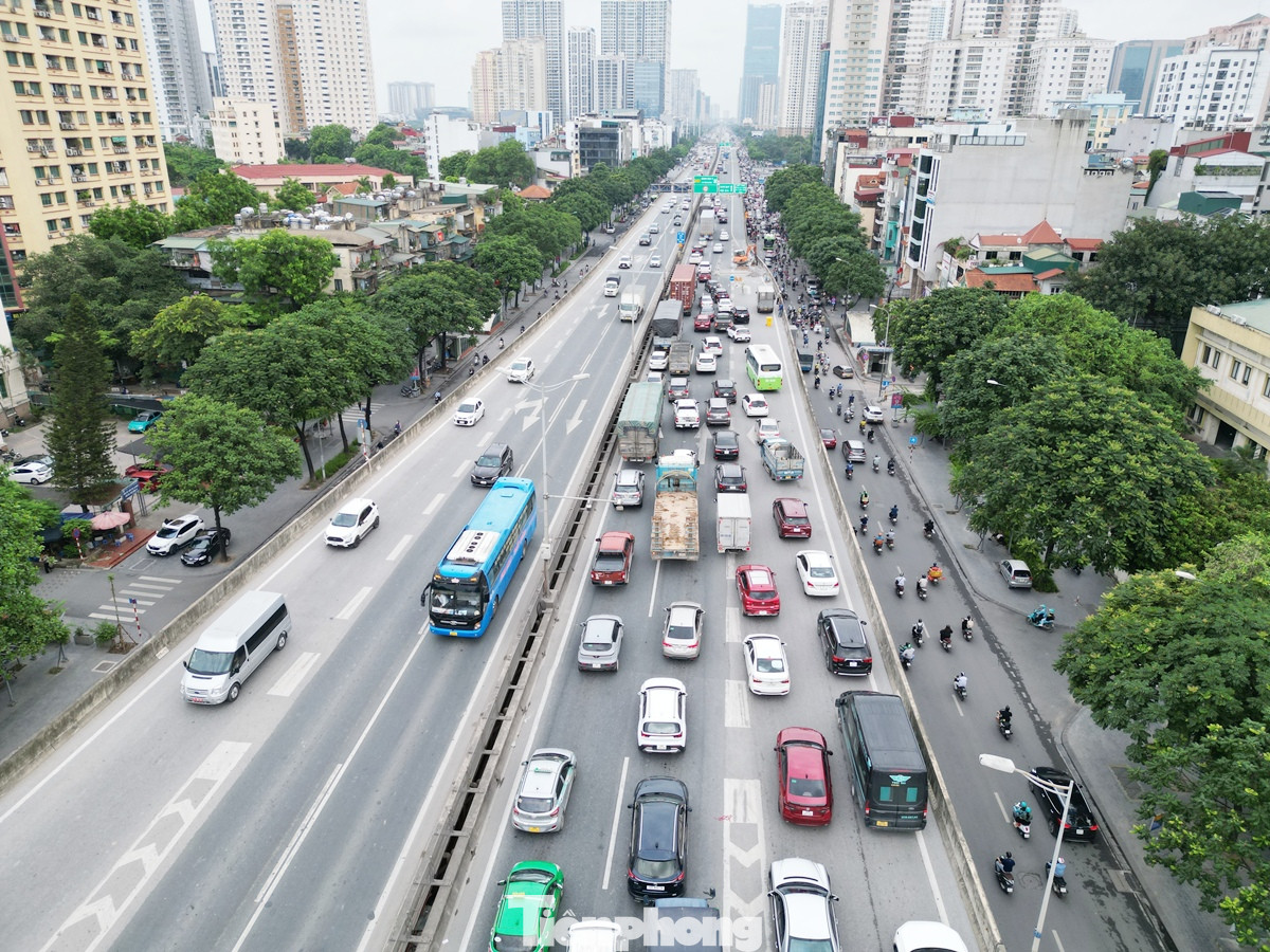 Ùn tắc ở đường Vành đai 3 trên cao trong sáng 30/6 kéo dài đến 10h30 vẫn chưa hết. Ùn tắc ở đường Vành đai 3 trên cao trong sáng 30/6 kéo dài đến 10h30 vẫn chưa hết.