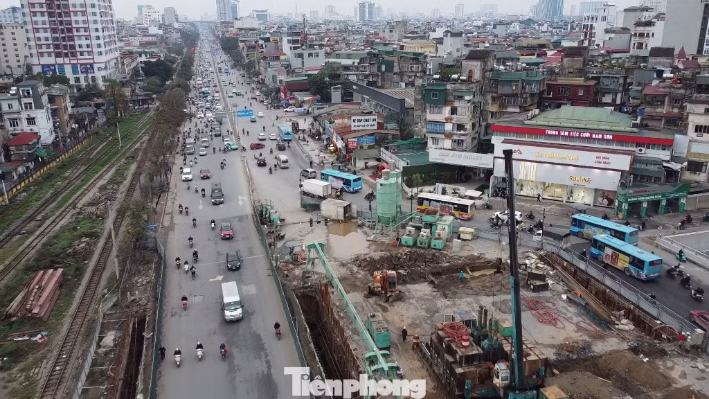 Đánh giá của Đội CSGT số 14 (Phòng CSGT Hà Nội) - Đội Thanh tra giao thông Hoàng Mai (Thanh tra Sở GTVT Hà Nội) khi nút giao Giải Phóng - Kim Đồng tạm bỏ đèn tín hiệu: Phương tiện đã đi lại trật tự, ổn định và không ùn tắc kéo dài như khi có nút đèn.