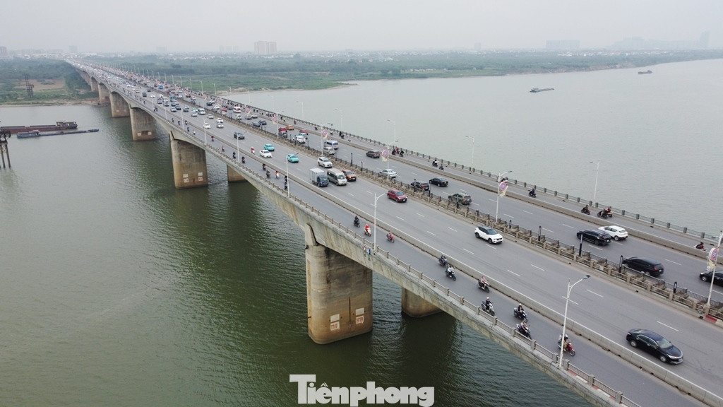 Cầu Vĩnh Tuy hiện đã hoàn thành cả hai giai đoạn, trong đó cầu giai đoạn 1 rộng 4 làn xe đã thông xe năm 2017, cầu giai đoạn 2 thông xe năm 2023.