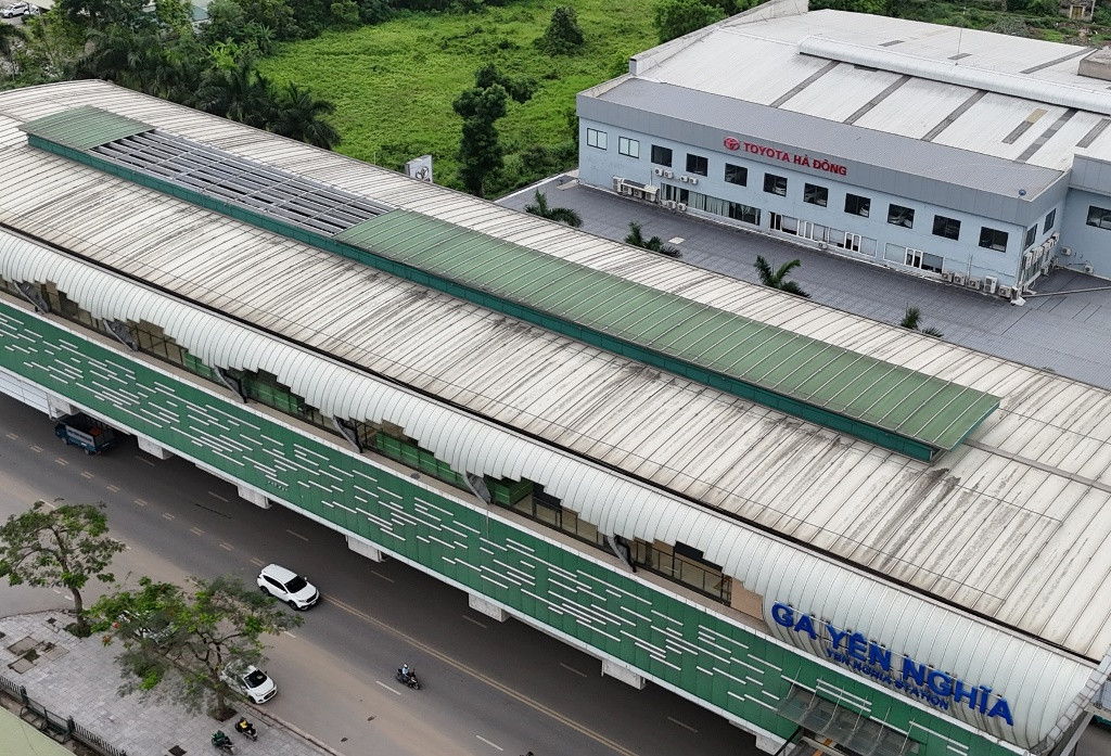 Theo Công ty TNHH MTV Đường sắt Hà Nội (Hanoi Metro) - đơn vị quản lý, vận hành tàu và hệ thống nhà ga tuyến Cát Linh - Hà Đông, sau đợt bão YAGI vào tháng 9/2024 một phần mái trần nhà ga đã bị gió thổi bay. Theo Công ty TNHH MTV Đường sắt Hà Nội (Hanoi Metro) - đơn vị quản lý, vận hành tàu và hệ thống nhà ga tuyến Cát Linh - Hà Đông, sau đợt bão YAGI vào tháng 9/2024 một phần mái trần nhà ga đã bị gió thổi bay.