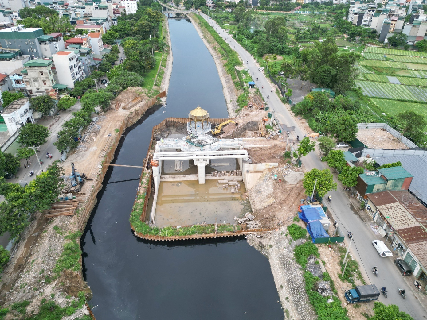 Các đập dâng thực hiện chức năng kiểm soát dòng chảy, duy trì mực nước ổn định trên sông Tô Lịch. Các đập dâng thực hiện chức năng kiểm soát dòng chảy, duy trì mực nước ổn định trên sông Tô Lịch.