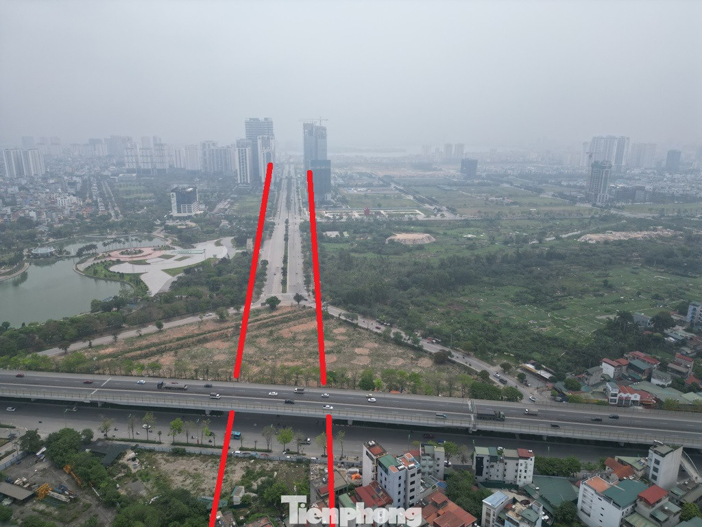 Trục Tây Thăng Long từ Tây Hồ chưa thể thông đến Tây Tựu do vướng mặt bằng ở đoạn giao với vành đai 3 và đoạn đi qua phường Cổ Nhuế 2, quận Bắc Từ Liêm. Ảnh: Anh Trọng.