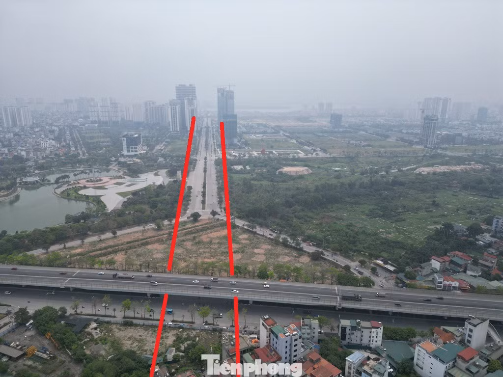 Trục Tây Thăng Long từ Tây Hồ chưa thể thông đến Tây Tựu do vướng mặt bằng ở đoạn giao với vành đai 3 và đoạn đi qua phường Cổ Nhuế 2, quận Bắc Từ Liêm. Ảnh: Anh Trọng.