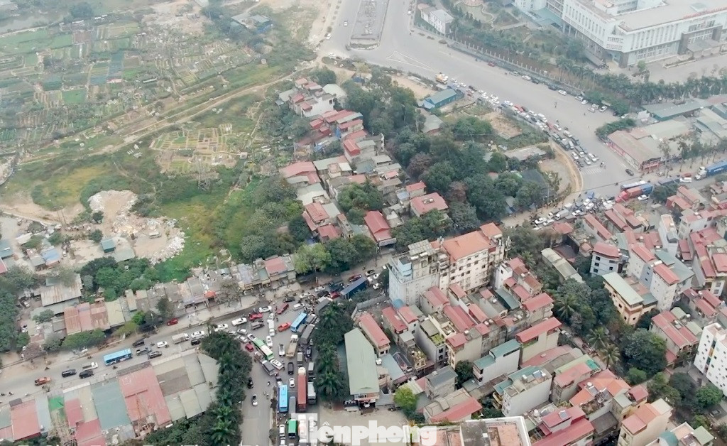 Đại diện liên ngành Sở Xây dựng - Công an thành phố Hà Nội cho biết, nút giao Phạm Tu đang là một trong các “điểm đen” ùn tắc giao thông.