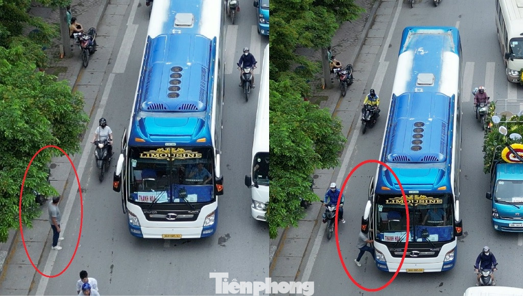 Trong ảnh là một xe khách vừa dừng đỗ, phụ - lái xe vừa lên xuống xe để chèo kéo, mời khách.