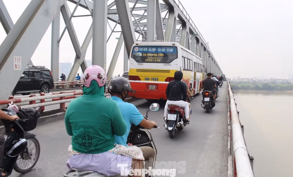 Một số loại ô tô trung chuyển khách và xe buýt được phép lưu thông qua cầu Chương Dương