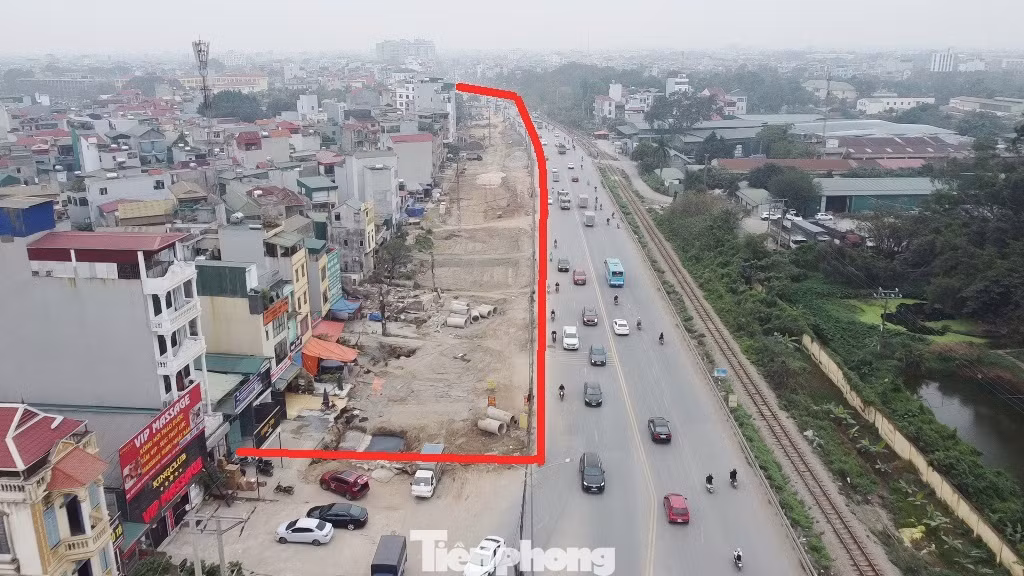 Để giảm ùn tắc giao thông, tránh quá tải cho cao tốc Pháp Vân - Cầu Giẽ vào những dịp cao điểm năm 2009, UBND thành phố Hà Nội đã phê duyệt Dự án cải tạo nâng cấp QL1 đoạn Ngọc Hồi - Văn Điển dài 4,8 km.
