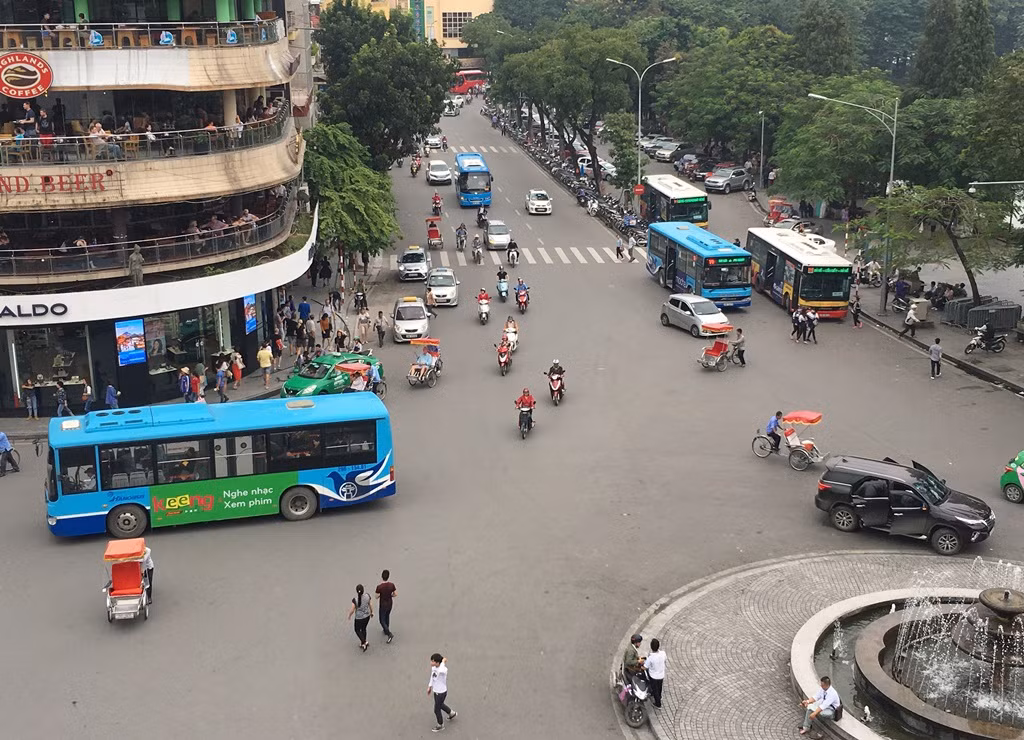 Các tuyến buýt tại Transerco được tăng cường gần 100 lượt xe để giải tỏa hành khách dịp nghỉ lễ 30/4 - 1/5