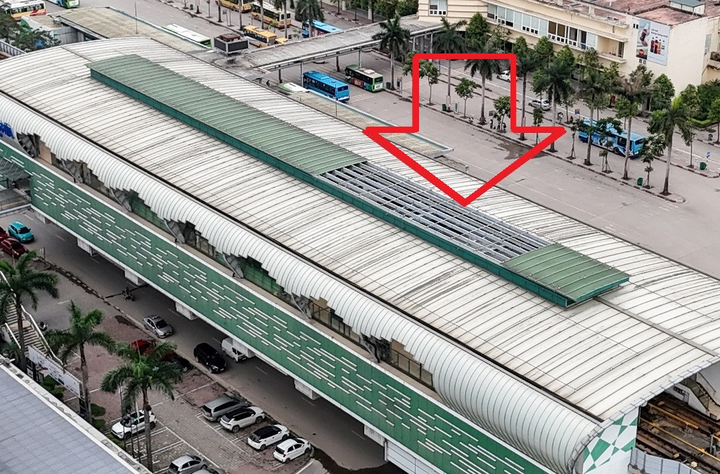 Thủng mái ga tàu Yên Nghĩa sẽ được sửa chữa xong trong tuần này. Thủng mái ga tàu Yên Nghĩa sẽ được sửa chữa xong trong tuần này.