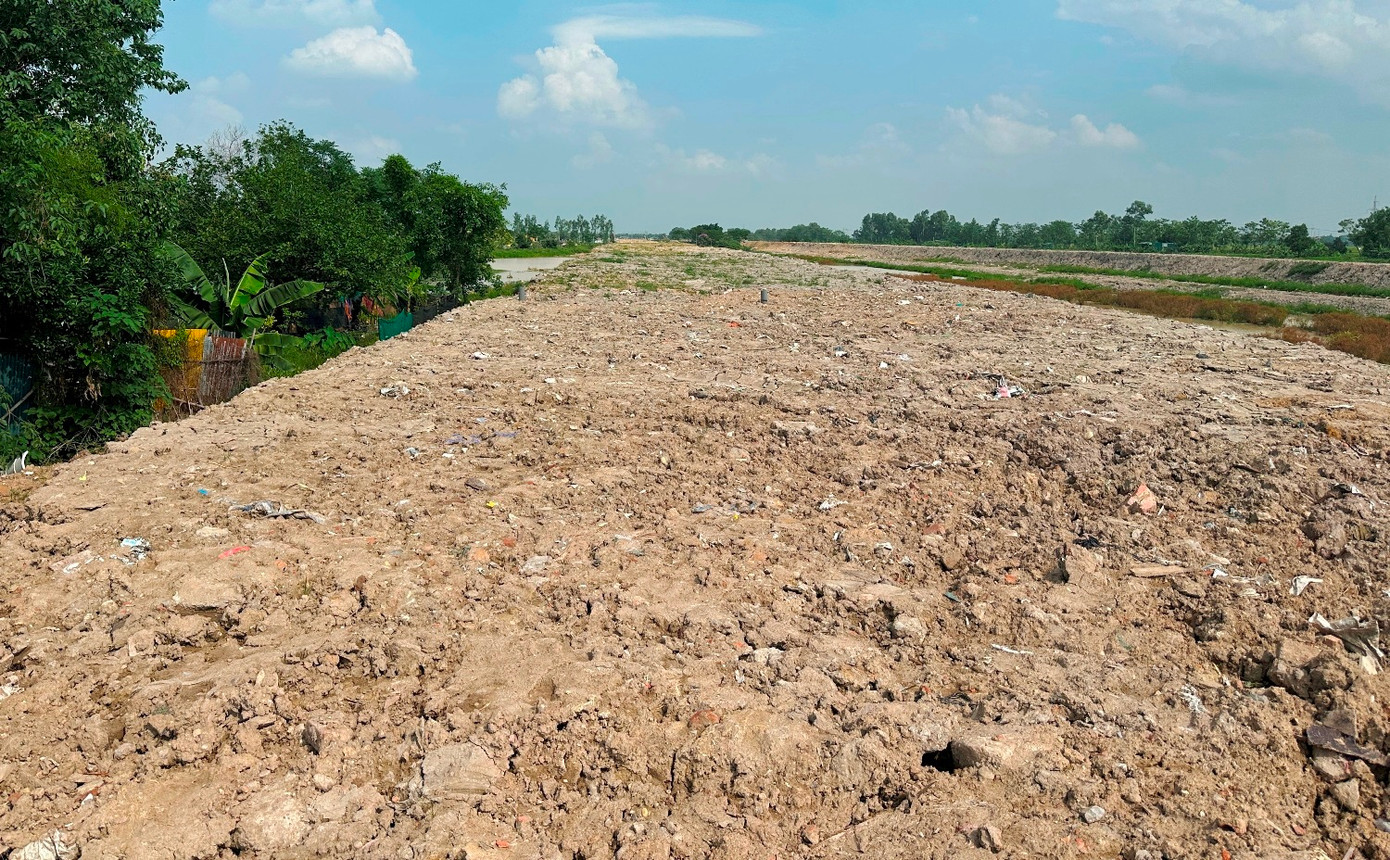 Tại đoạn dự án đi qua xã Cự Khê, huyện Thanh Oai (cũ), dài 2,5 km, toàn bộ đường song hành Vành đai 4 qua xã Cự Khê đã được nhà thầu đắp nền đường, gia tải đạt đến 95% mặt bằng được giao. Tại đoạn dự án đi qua xã Cự Khê, huyện Thanh Oai (cũ), dài 2,5 km, toàn bộ đường song hành Vành đai 4 qua xã Cự Khê đã được nhà thầu đắp nền đường, gia tải đạt đến 95% mặt bằng được giao.